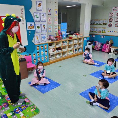 ภาพบรรยากาศ วันแรกการเรียนเตรียมความพร้อมของชั้นอนุบาล1  โรงเรียนสองภาษาลาดพร้าว ปีการศึกษา 2/2564