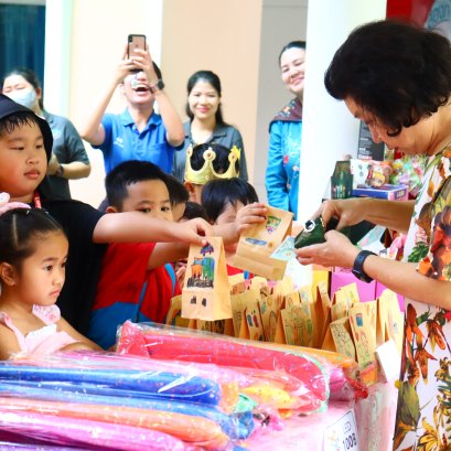 ภาพบรรยากาศกิจกรรม Spirit Day "Storybook Character Day" และ LBS Market 2024