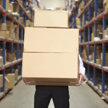 Làm gì khi bê đồ nặng bị đau lưng? Giải pháp và cách phòng ngừa