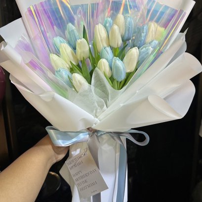 20 Blue and White Tulips