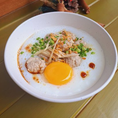 White eeg congee with meat