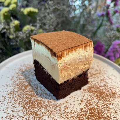 Tiramisu Cake