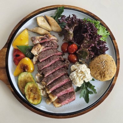 สเต็กเนื้อออสเตรเลียเซอร์ลอยน์