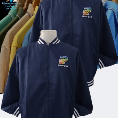 เสื้อแจ็คเก็ตพร้อมงานปักอักษร B สุดน่ารักเหมาะสำหรับเป็นของขวัญ ออกแบบตามสั่ง โดยด้านในตัวอักษร B มีลวดลายทิวทัศน์ธรรมชาติ ทุ่งดอกไม้ ภูเขา และท้องฟ้า ออกแบบฟรี ไม่มีขั้นต่ำ  สนใจสอบถามเพิ่มเติม  http://line.me/ti/p/~sawasdeepolo  www.sawasdeepolo.com ️ 0