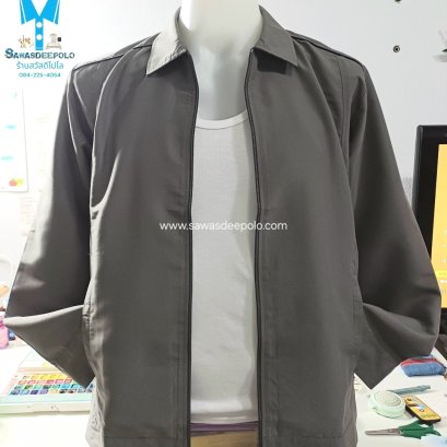 เสื้อแจ็คเก็ตคอปกทรงคลาสสิค เนื้อผ้าไมโครพีช เนื้อนุ่มเบาสัมผัสสบายไม่ยับง่าย ไม่ระคายเคือง มีกระเป๋าข้างซ้าย-ขวา ใส่กันแดดกันลม บริการปักเสื้อ พร้อมออกแบบ ไม่มีขั้นต่ำ สนใจสอบถามเพิ่มเติม  https://line.me/ti/p/VJeTnWFnQS  www.sawasdeepolo.com ️ 084225405