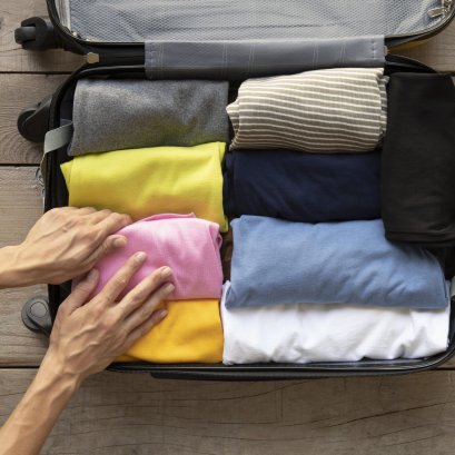 วิธีพับเสื้อผ้าใส่กระเป๋าเดินทางไม่ให้ยับ