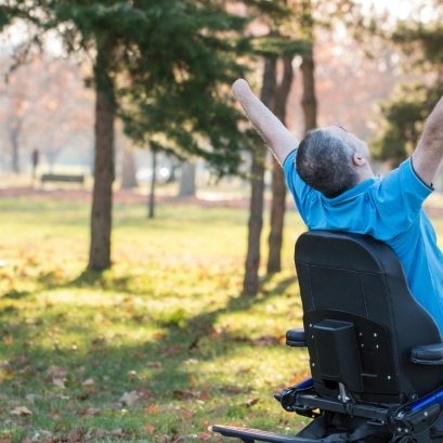 รถเข็นไฟฟ้าแบบไหนเหมาะกับการใช้ออกไปทำกิจกรรมนอกบ้าน ?