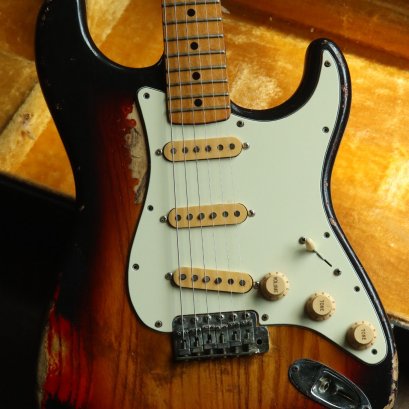 Fender Stratocaster Sunburst 1979 Custom Relic (4.4kg)