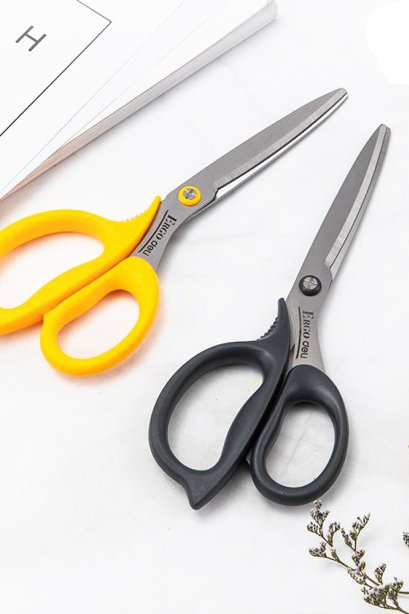 กรรไกร Deli No.77758 ขนาด 8 1/4 นิ้ว