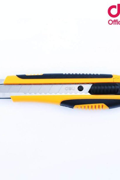 คัตเตอร์ Deli No.2047 ขนาด 18 มม