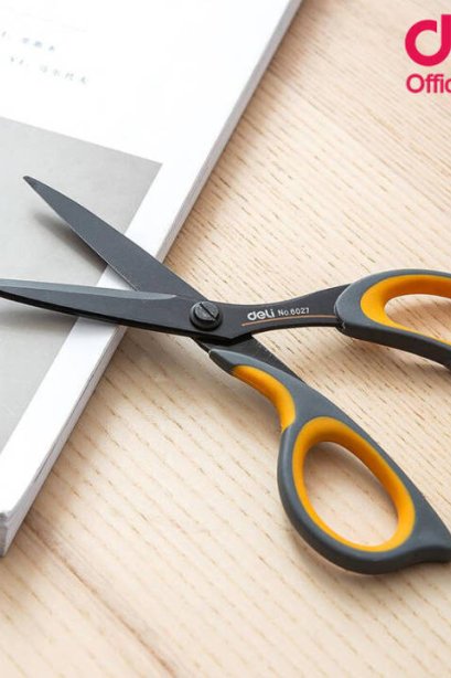 กรรไกร Deli No.77757 ขนาด 8 1/4 นิ้ว