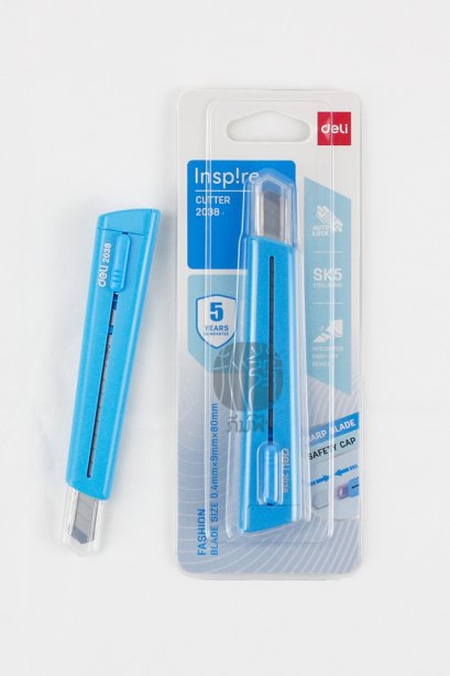 คัตเตอร์ Deli No.2038 ขนาด 9 มม.สีฟ้า