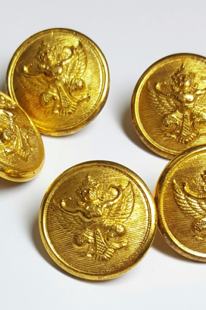 กระดุมครุฑขนาดใหญ่