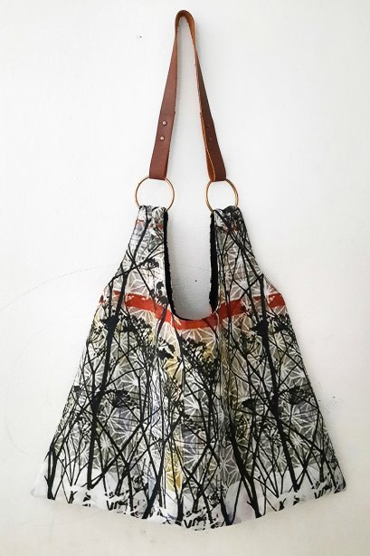 กระเป๋าผ้าทรงสามเหลี่ยม /กระเป๋าผ้า / กระเป๋าแคนวาส