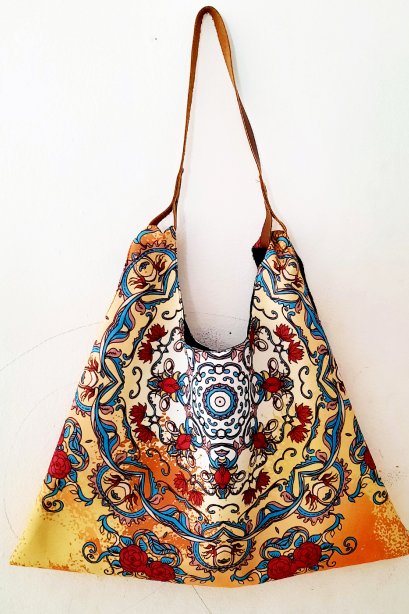 กระเป๋าผ้าแคนวาสทรงสามเหลี่ยม /กระเป๋าผ้า / กระเป๋าแคนวาส / ฟรีค่าจัดส่ง