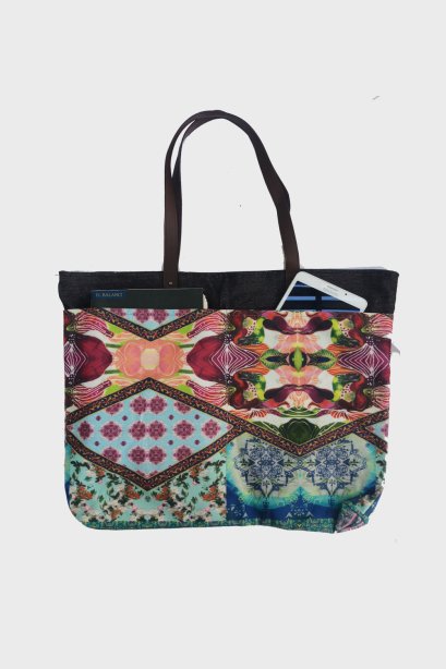 กระเป๋าสะพายไหล่ทรงใหญ่ / กระเป๋าผ้าแคนวาส / ฟรีค่าจัดส่ง