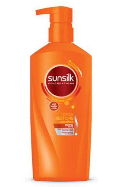 Sunsilk Shampoo သည် ပျက်စီးနေသော ဆံကေသာကို ပြုပြင်ပေးသည်။