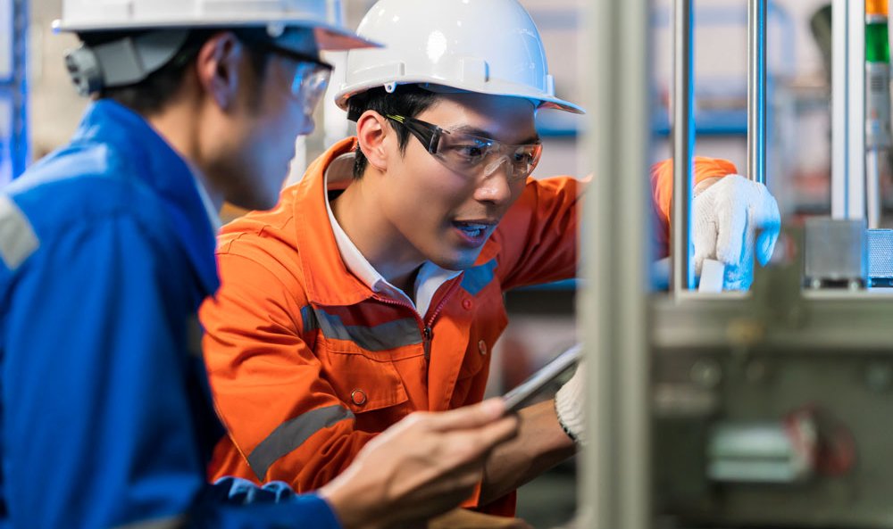 คนกำลลังทำงาน คนกำลลังทำงาน