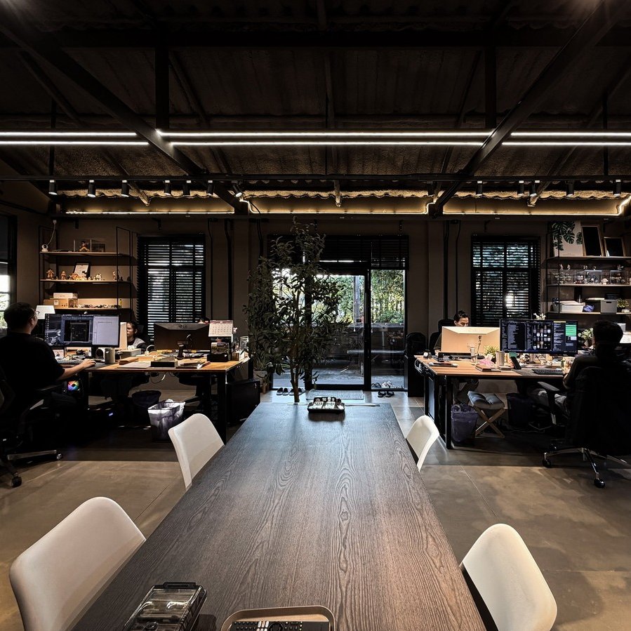 พื้นที่ทำงานและโต๊ะกลางในสำนักงาน — Penthouse Design Group พื้นที่ทำงานและโต๊ะกลางในสำนักงาน — Penthouse Design Group