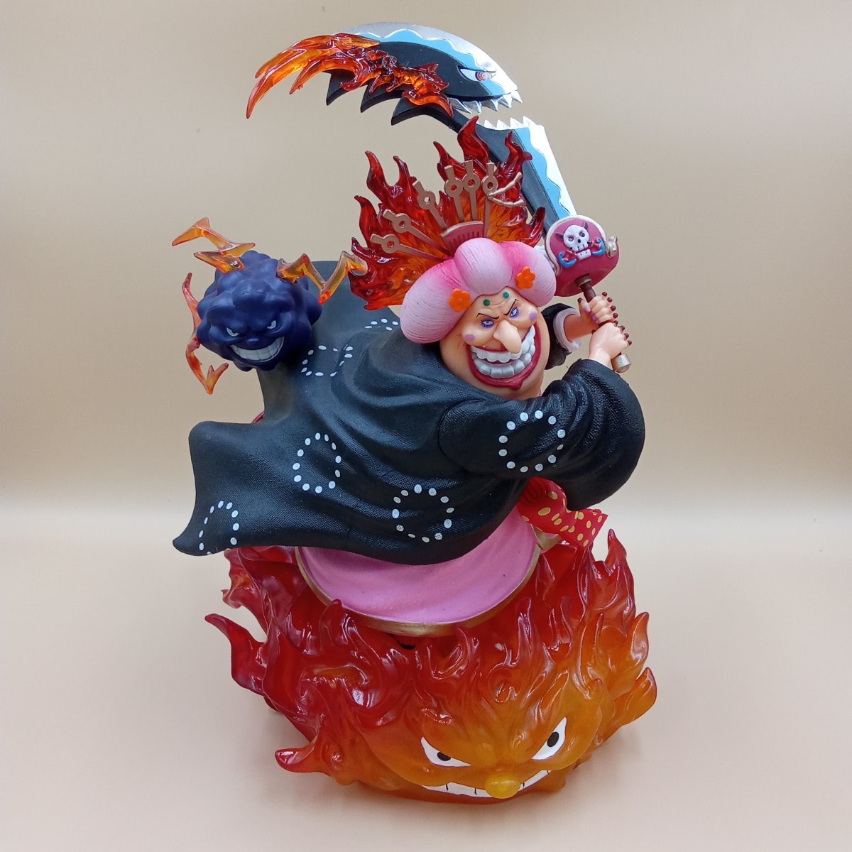 Big Mom withCloud and demon sword