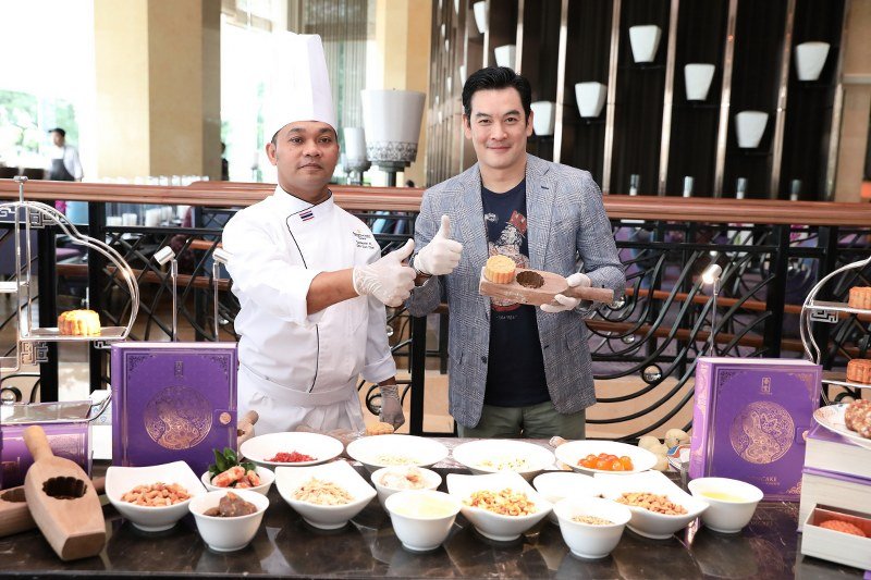 ชาคริต แย้มนาม UOB Dining Ambassador ลงมือทดลองทำขนมไหว้พระจันทร์ สูตรฮ่องกงแท้ๆ ชาคริต แย้มนาม UOB Dining Ambassador ลงมือทดลองทำขนมไหว้พระจันทร์ สูตรฮ่องกงแท้ๆ