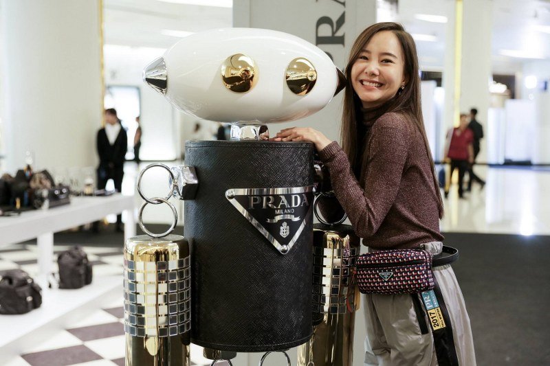 เต้ย จรินทร์พร, ปู ไปรยา, ใหม่ ดาวิกา และโทนี่ ชมป๊อปอัพสโตร์ Prada Nylon Vela  เต้ย จรินทร์พร, ปู ไปรยา, ใหม่ ดาวิกา และโทนี่ ชมป๊อปอัพสโตร์ Prada Nylon Vela