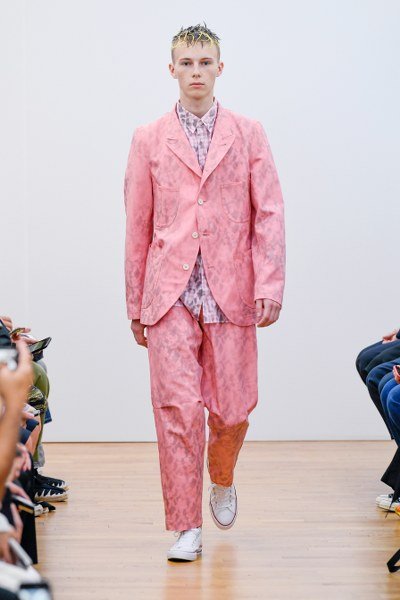 COMME des GARCONS SHIRT SS2020 รังสรรค์พิมพ์ลายแนว Karl Benjamin จิตรกร Abstract ชาวอเมริกัน COMME des GARCONS SHIRT SS2020 รังสรรค์พิมพ์ลายแนว Karl Benjamin จิตรกร Abstract ชาวอเมริกัน