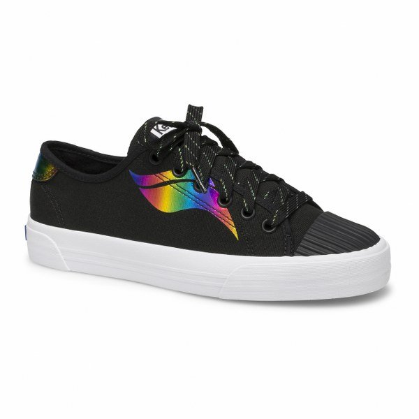 Keds for Pride กับ รองเท้า 3 รุ่นยอดนิยม มาออกแบบลวดลายสีรุ้ง ผสมผสานกับโลโก้ Sporty Wave Keds for Pride กับ รองเท้า 3 รุ่นยอดนิยม มาออกแบบลวดลายสีรุ้ง ผสมผสานกับโลโก้ Sporty Wave