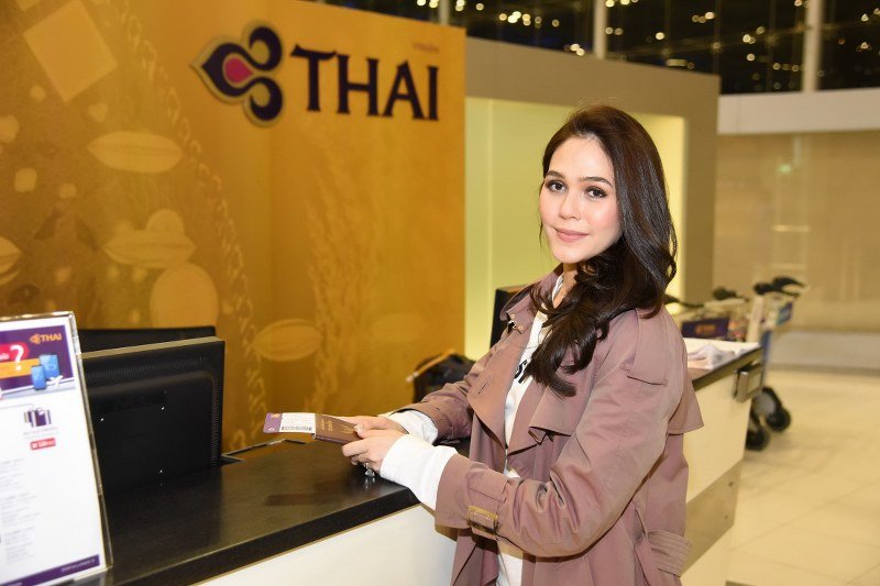 กำลังใจล้นสุวรรณภูมิ "ชมพู่" เดินทางไปเตรียมความพร้อม เดินพรมแดงเมืองคานส์  กำลังใจล้นสุวรรณภูมิ "ชมพู่" เดินทางไปเตรียมความพร้อม เดินพรมแดงเมืองคานส์