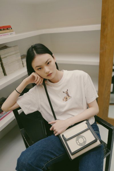 ส่องลุคเด็ด จากแบรนด์ Burberry ที่บรรดาเหล่าแฟชั่นอินฟลูเอนเซอร์นำมาแมทช์ใส่ในวันสบาย ส่องลุคเด็ด จากแบรนด์ Burberry ที่บรรดาเหล่าแฟชั่นอินฟลูเอนเซอร์นำมาแมทช์ใส่ในวันสบาย