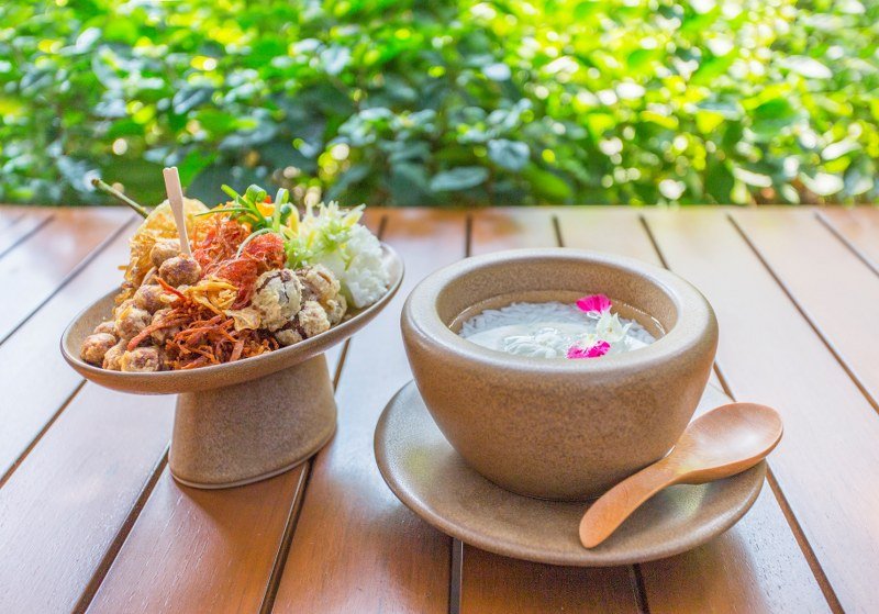 “Siam Tea Room” คลายร้อนรุ่มด้วยอาหารรสเลิศ “ข้าวแช่ชาววัง” เมนูไทยสุดคลาสสิคพิถีพิถันทุกขั้นตอน