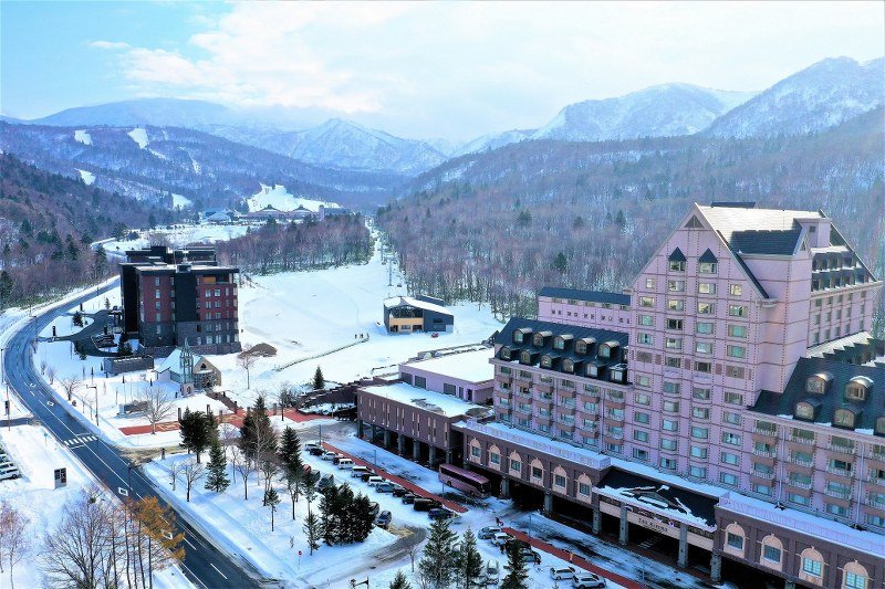 Kiroro Resort ฮอกไกโด บริการกอนโดล่า-สกีลิฟท์ ให้คุณสามารถสกีเข้า-ออกได้ทั่วทั้งรีสอร์ท Kiroro Resort ฮอกไกโด บริการกอนโดล่า-สกีลิฟท์ ให้คุณสามารถสกีเข้า-ออกได้ทั่วทั้งรีสอร์ท