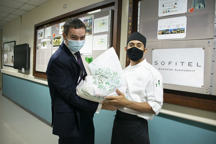 โรงแรมโซฟิเทล กรุงเทพ สุขุมวิท และโรงแรมเมอร์เคียว กรุงเทพ สุขุมวิท 11 ริเริ่มแคมเปญสนับสนุนพนักงาน โรงแรมโซฟิเทล กรุงเทพ สุขุมวิท และโรงแรมเมอร์เคียว กรุงเทพ สุขุมวิท 11 ริเริ่มแคมเปญสนับสนุนพนักงาน