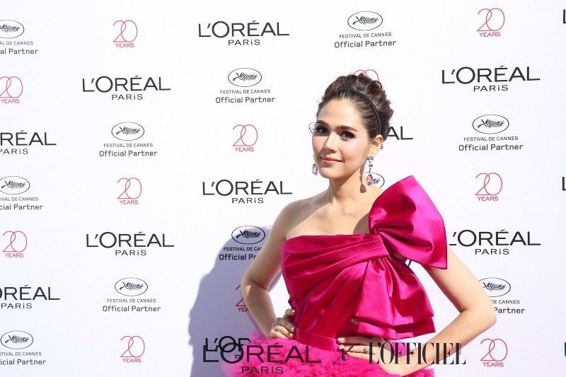 “ชมพู่” เจิดจรัสเปล่งประกาย! บนพรมแดงคานส์  ในโททัลลุค “Glamorous Gold…สวยเลอค่าเจิดจรัส” “ชมพู่” เจิดจรัสเปล่งประกาย! บนพรมแดงคานส์  ในโททัลลุค “Glamorous Gold…สวยเลอค่าเจิดจรัส”