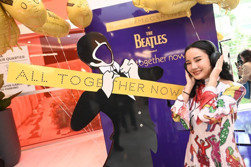 Stella McCartney เปิดตัวคอลเลคชัน ‘All Together Now’ แรงบันดาลใจจากภาพยนตร์ The Beatles 