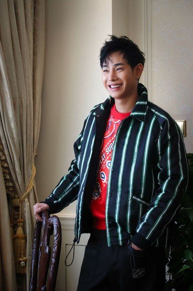 เป๊ก ผลิตโชค บินถ่ายแบบไกล ถึงปักกิ่ง พร้อมอ้อนแฟนๆ  เป๊ก ผลิตโชค บินถ่ายแบบไกล ถึงปักกิ่ง พร้อมอ้อนแฟนๆ