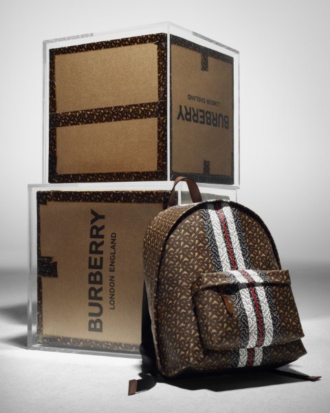 BURBERRY เปิดตัว MONOGRAM COLLECTION พร้อมนางแบบชื่อดัง GIGI HADID เป็นผู้แสดงแบบแคมเปญ BURBERRY เปิดตัว MONOGRAM COLLECTION พร้อมนางแบบชื่อดัง GIGI HADID เป็นผู้แสดงแบบแคมเปญ