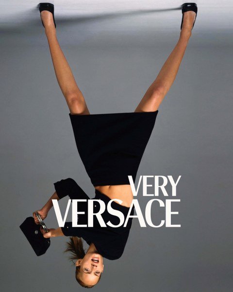 VERSACE ชวนสาวก ร่วมแบ่งปันความครีเอทีฟ ในการสร้างภาพถ่ายตัว V กับแคมเปญ #VeryVersace  VERSACE ชวนสาวก ร่วมแบ่งปันความครีเอทีฟ ในการสร้างภาพถ่ายตัว V กับแคมเปญ #VeryVersace