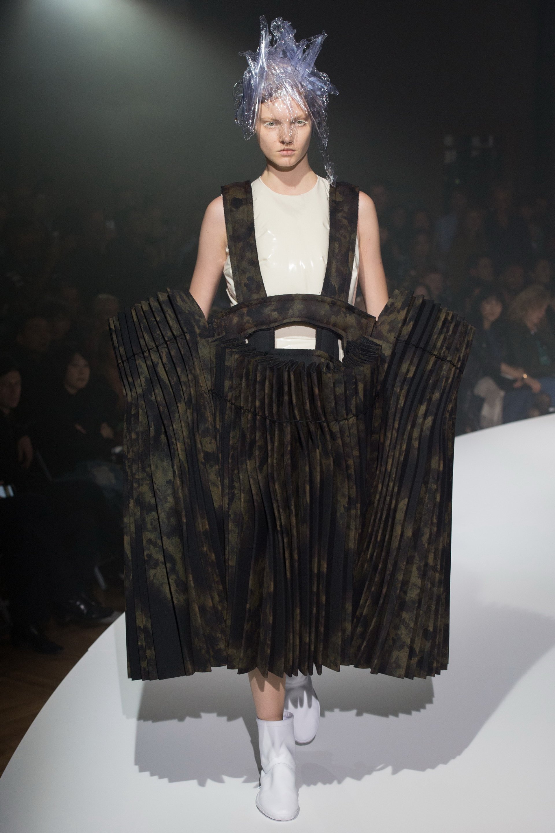 Comme des Garçons คอลเลคชั่น ฤดูใบไม้ผลิ และฤดูร้อนประจำปี 2017  Comme des Garçons คอลเลคชั่น ฤดูใบไม้ผลิ และฤดูร้อนประจำปี 2017