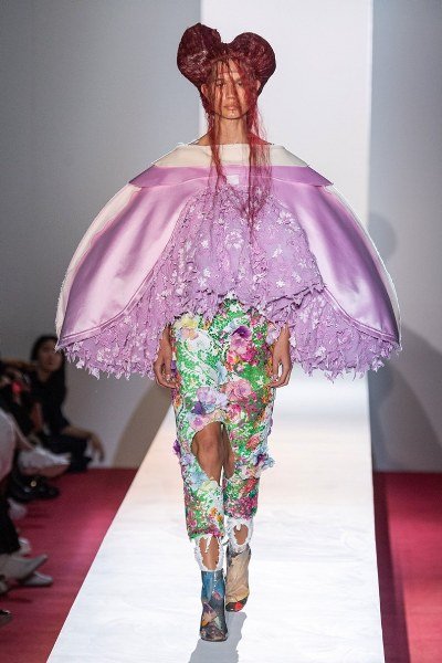 COMME des GARCONS Spring/Summer 2020 งานที่ เรย์ คาวาคู โบะ ร่วมกับนักแต่งเพลงชาวออสเตรีย COMME des GARCONS Spring/Summer 2020 งานที่ เรย์ คาวาคู โบะ ร่วมกับนักแต่งเพลงชาวออสเตรีย
