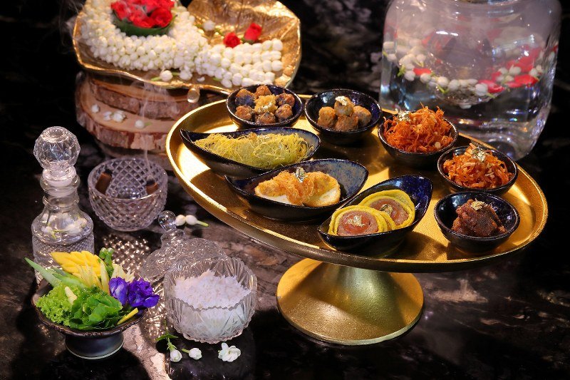ร้านอาหารไทย “ทองหล่อ” (Thonglor Thai Cuisine) ชวนคลายร้อนกับเมนูข้าวแช่ตำรับข้างวัง