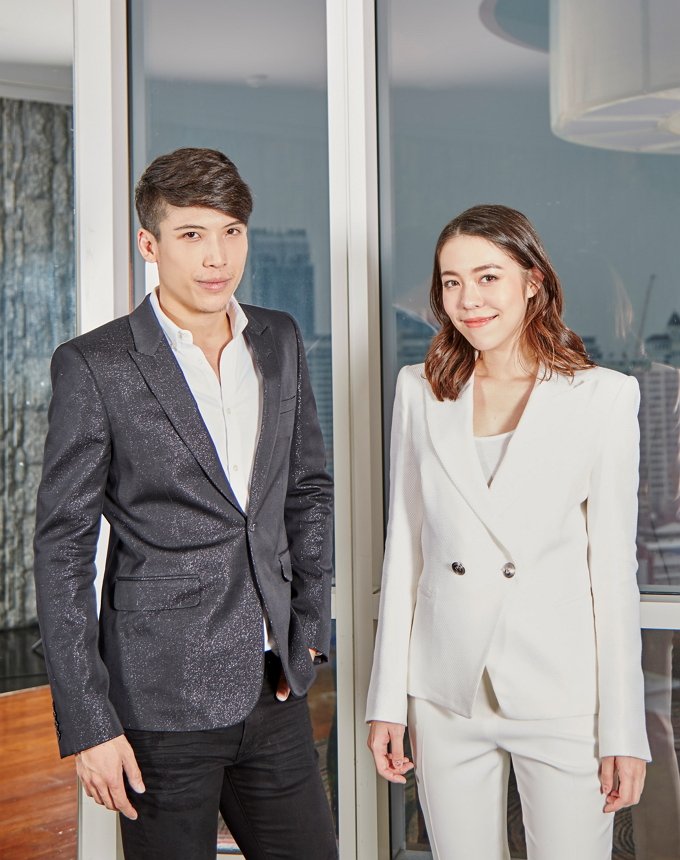 ป๊อก-ภัสสรกรณ์ และ แพร-พิมพิศา จิราธิวัฒน์ ปฏิวัติสื่อสิ่งพิมพ์ เผยมีบิ๊กเซอร์ไพรส์เร็วๆ นี้ ป๊อก-ภัสสรกรณ์ และ แพร-พิมพิศา จิราธิวัฒน์ ปฏิวัติสื่อสิ่งพิมพ์ เผยมีบิ๊กเซอร์ไพรส์เร็วๆ นี้