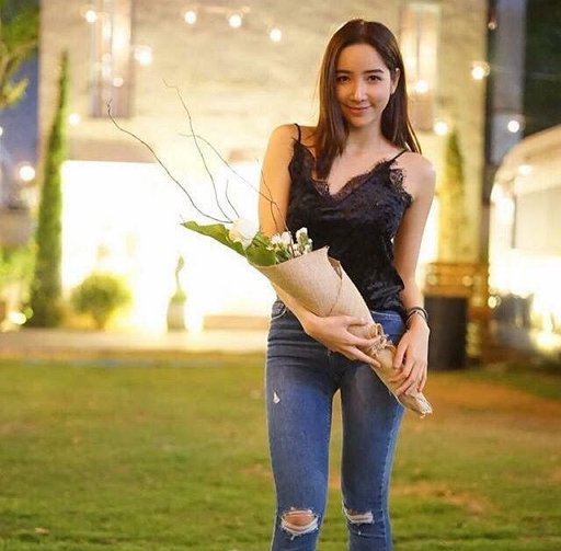 มารู้จัก เอย – ธัญวรรณ เซเล็บสาว ที่ได้รับดอกไม้วาเลนไทน์จาก ป้อง – ณวัฒน์  มารู้จัก เอย – ธัญวรรณ เซเล็บสาว ที่ได้รับดอกไม้วาเลนไทน์จาก ป้อง – ณวัฒน์