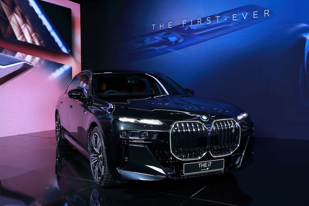 The_First_Ever_BMW_i7