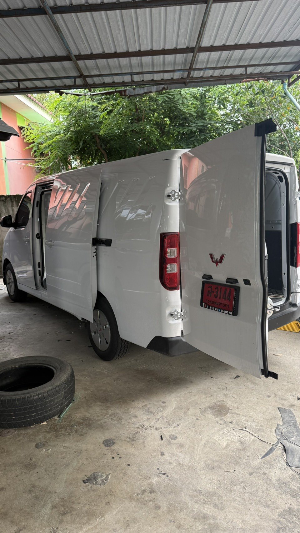 รถตู้ทึบ Wuling ปูพื้น อะลูมิเนียม ลาย ตีนเป็ด