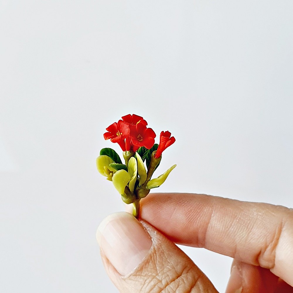 4 Miniature Flowers Clay in Plant Pots Dollhouse Miniature Handmade Home  Decor