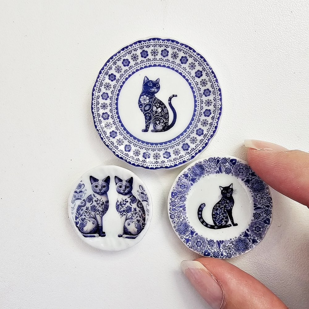 Blue Delft Tiny Cat Ceramic plates Set 3 Pcs