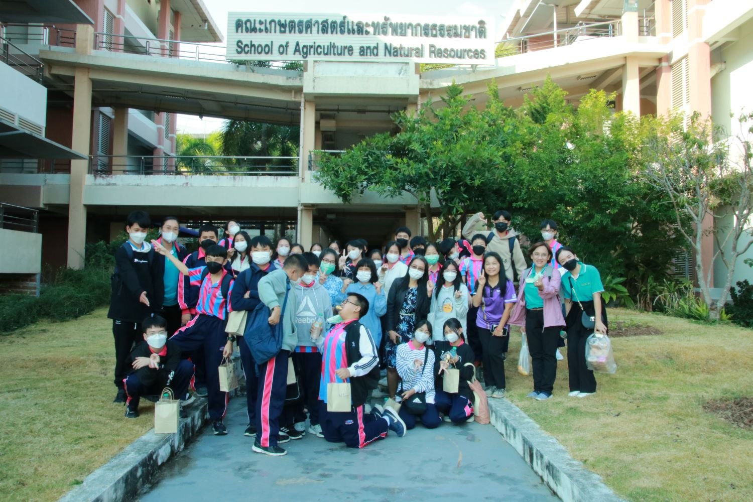 ต้อนรับคณะนักเรียนชั้นมัธยมศึกษา โรงเรียนพะเยาพิทยาคม กับกิจกรรม " ค่ายพัฒนาทักษะวิทยาศาสตร์  ห้องเรียนพิเศษวิทยาศาสตร์ คณิตศาสตร์ เทคโนโลยีและสิ่งแวดล้อม " 