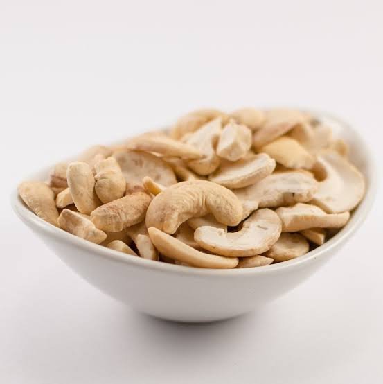 มะม่วงหิมพานต์ดิบ - Raw Cashew Nuts