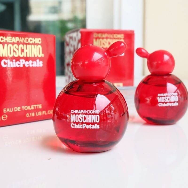 Moschino Cheap And Chic Chic Petals EDT 4.9ml